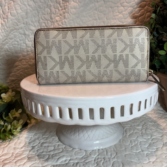 Michael Kors Beige Logo Zip Around Wallet with Gold Plate - Picture 2 of 4